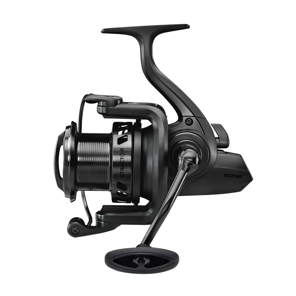 black plastic fishing reel Sonik Xtractor Black Reel: 6000
